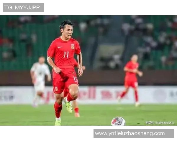 中国足球明星国脚的崛起与挑战：从青训到国际赛场的奋斗历程